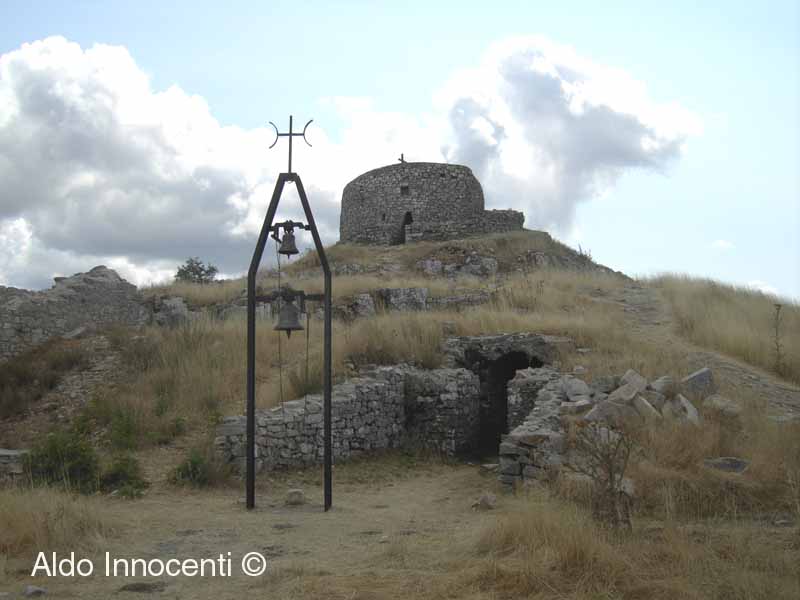 CAMPANA E TORRE GIURISDAVIDICHE SUL MONTE LABRO